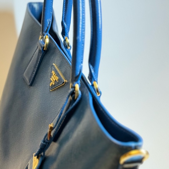 PRADA SAFFIANO LEATHER TOTE BAG WITH STRAP (LARGE) - Picture 5 of 16